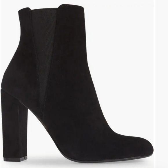 Steve Madden Shoes - STEVE MADDEN Effect Block Heel Bootie In Black Leather Suede. Size 8